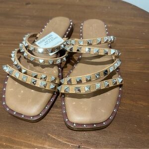 NWT Cushionaire Studded Sandals w/Memory Foam